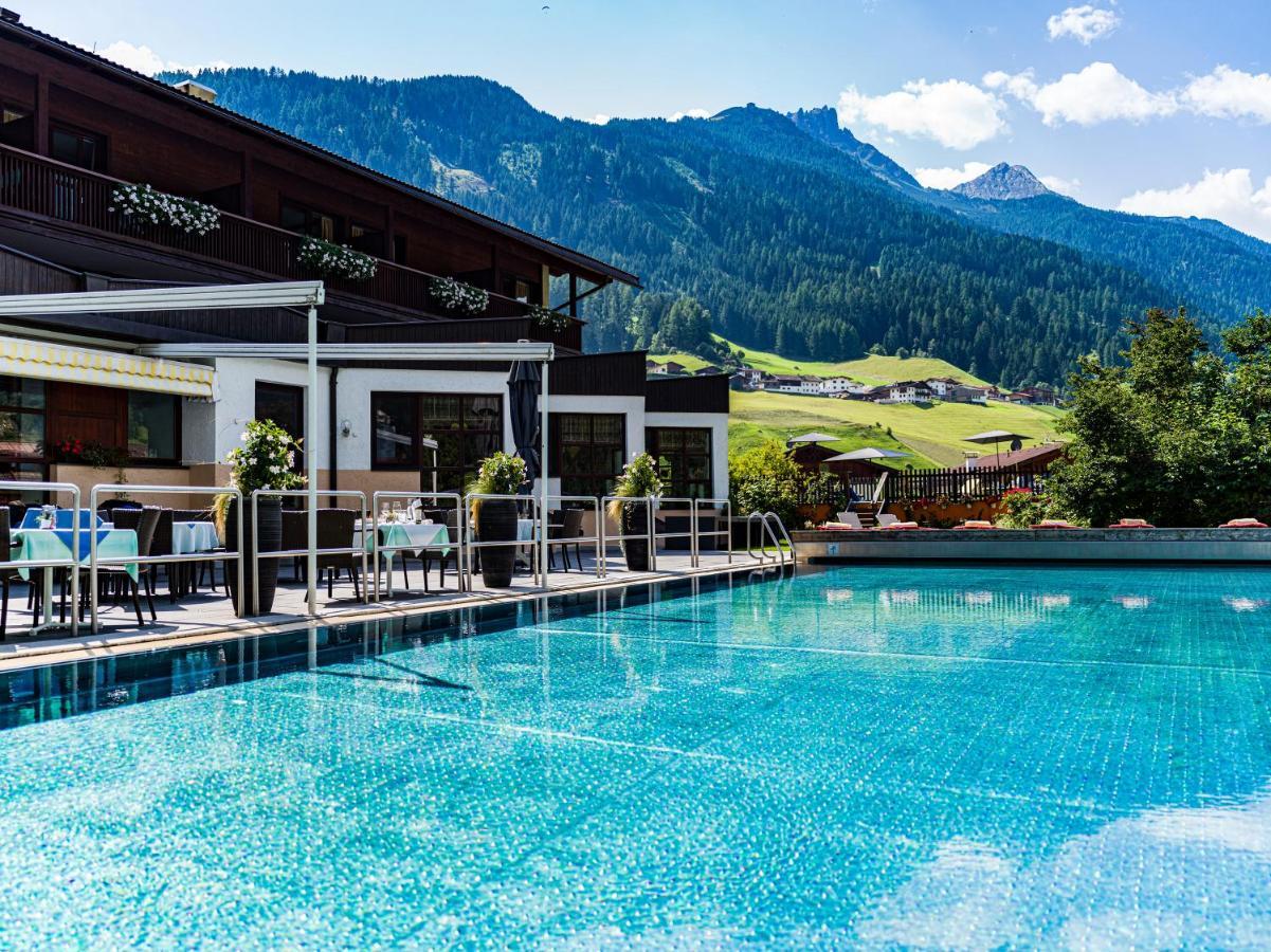 Happy Stubai Hotel Neustift im Stubaital Exterior photo