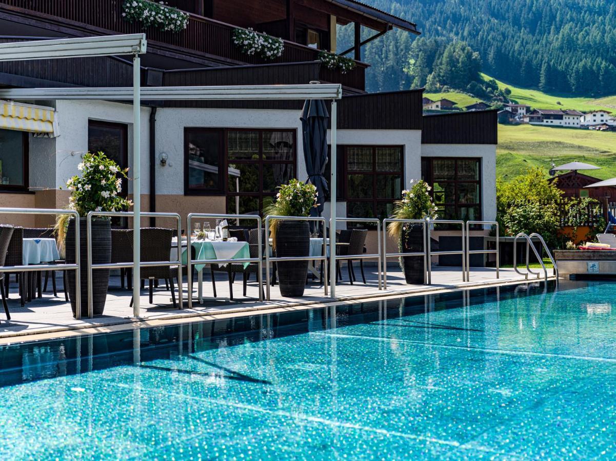 Happy Stubai Hotel Neustift im Stubaital Exterior photo