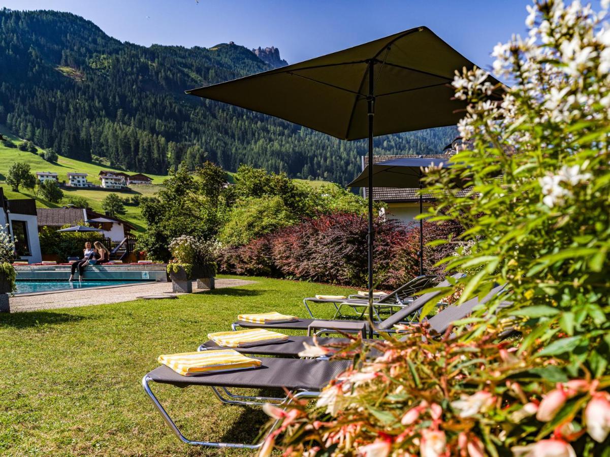 Happy Stubai Hotel Neustift im Stubaital Exterior photo